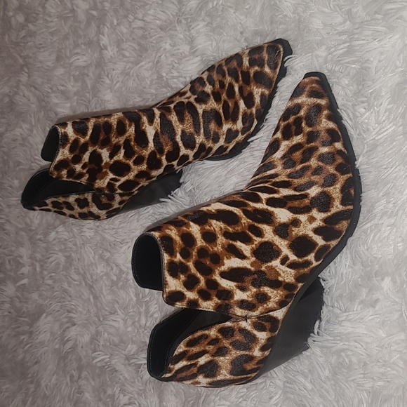 Gianni Bini | Huttsen leopard bootie | size 8 - Picture 2 of 8